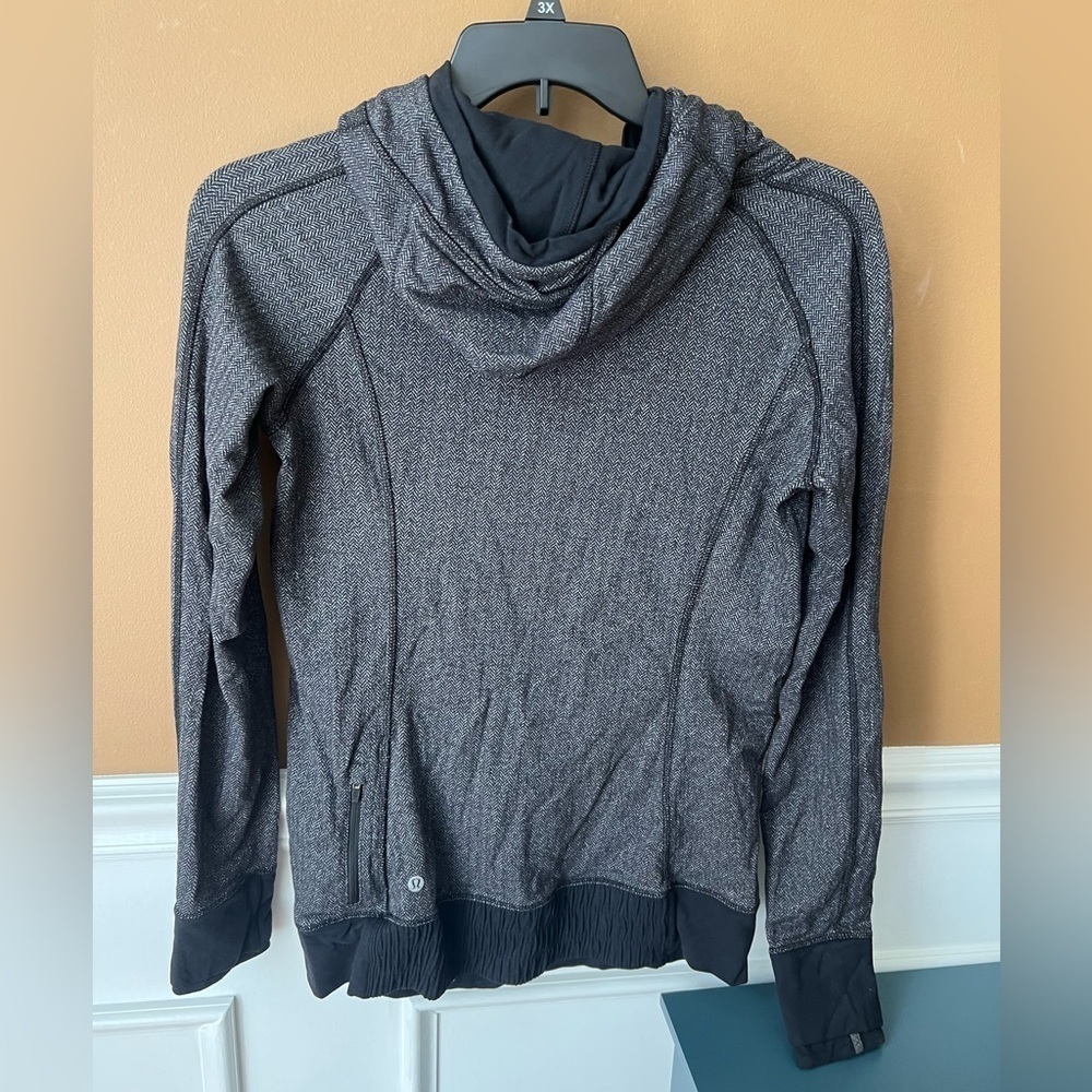 Lululemon Women’s Think Fast Hoodie Gray Hooded Sweatshirt Size 10 Athleisure - Picture 4 of 6
